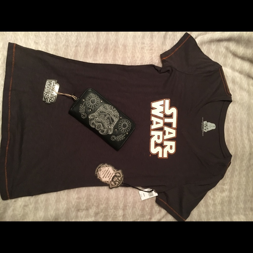 Star Wars t-shirt and wallet bundle